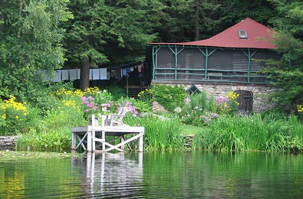 Waterside country garden